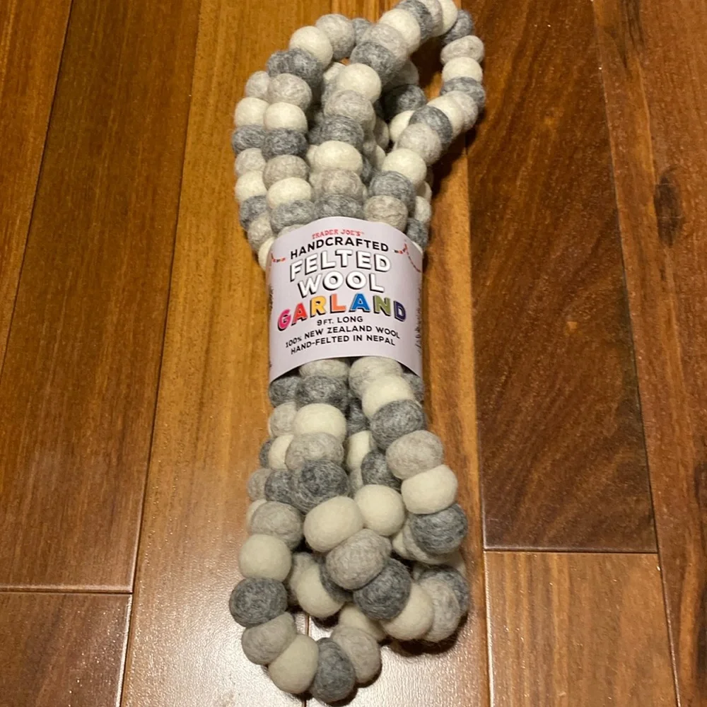 Trader Joe's' Felted Wool Garland Gray & White 9 ft